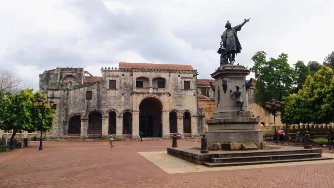 Columbus statue in Park Colon - things to do in Santo Domingo