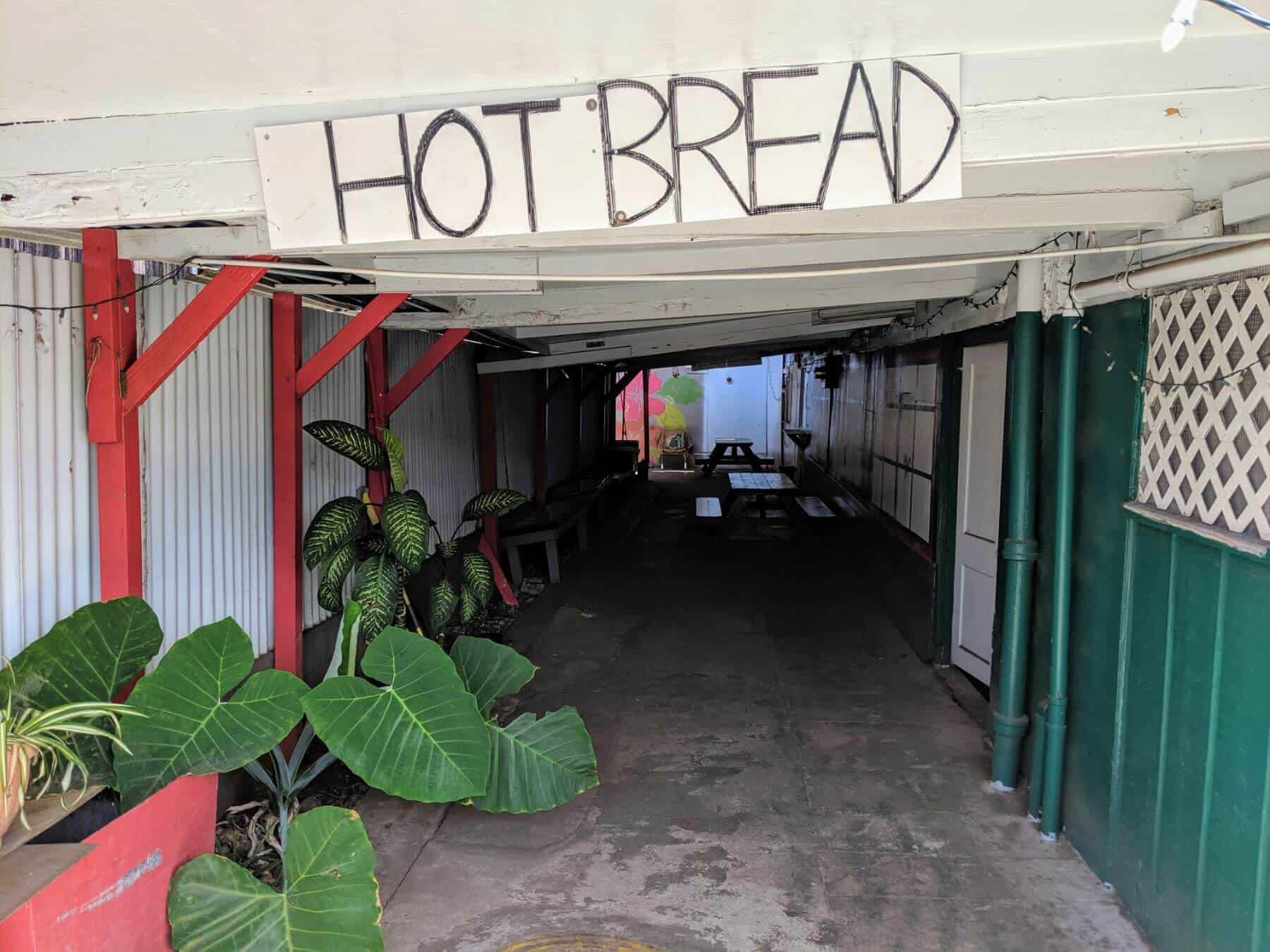 Kanemitsu Bakery hot bread sign