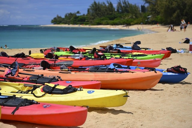 10 kayaks on a beach